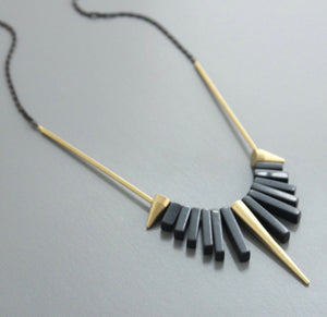 Geometric black agate and brass spike necklace – Buhndi